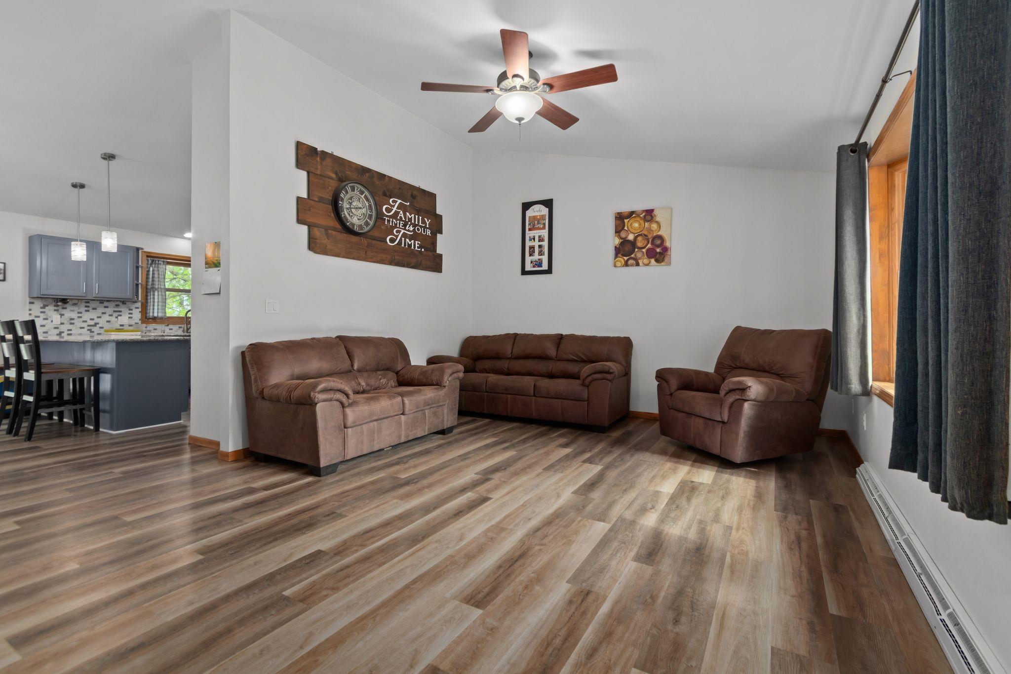 1433 W ROSELAWN Drive
