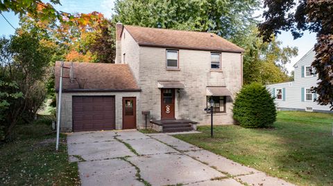 Photo of 927 S BRIDGE Street, MANAWA, WI 54949 (MLS # 50316163)