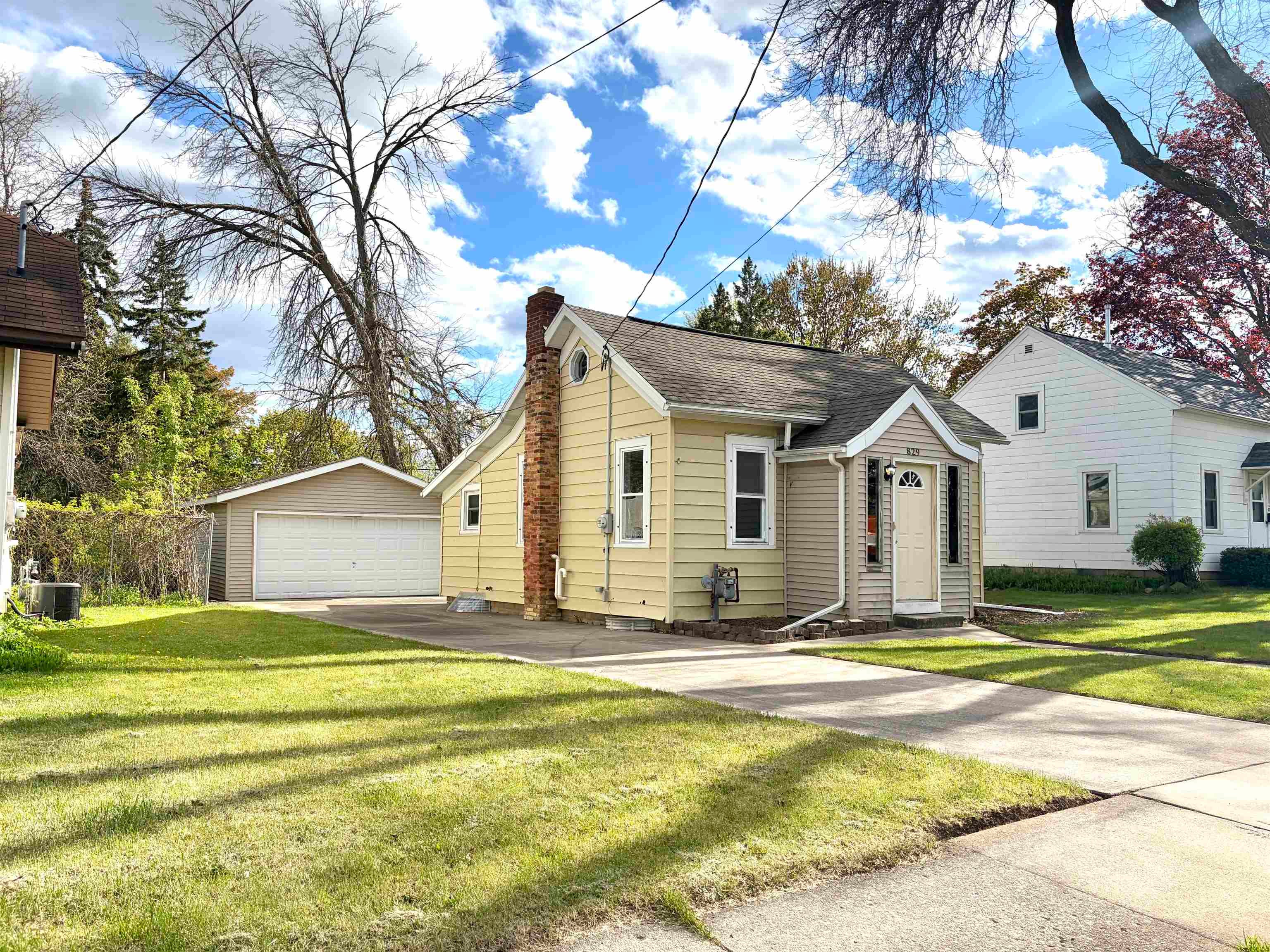 Photo 1 of 26 — 829 W GRANT Street, APPLETON, WI 54914