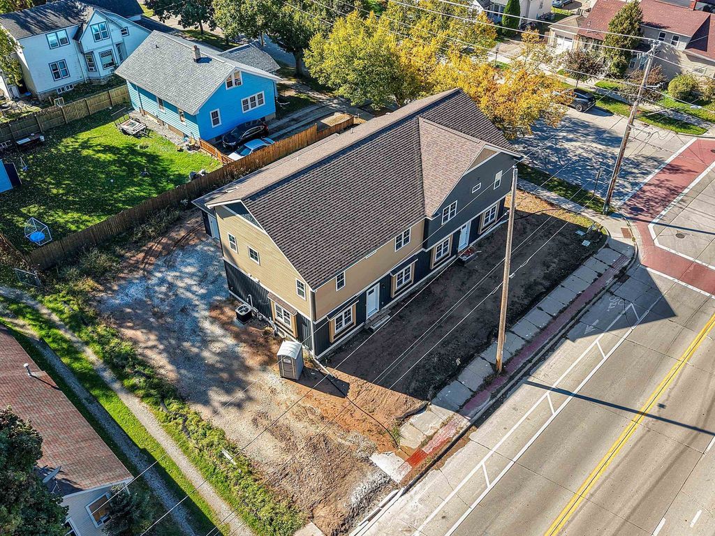 Photo of 1308 E WALNUT Street, GREEN BAY, WI 54301 (MLS # 50319146)