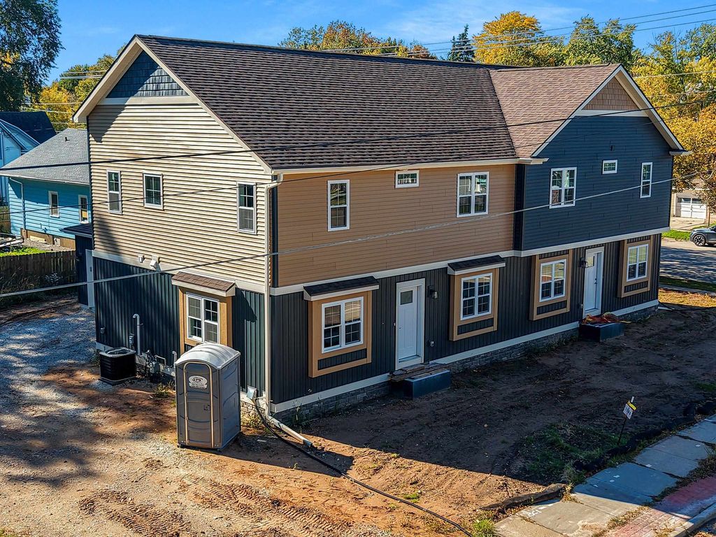 Photo of 1308 E WALNUT Street, GREEN BAY, WI 54301 (MLS # 50319146)