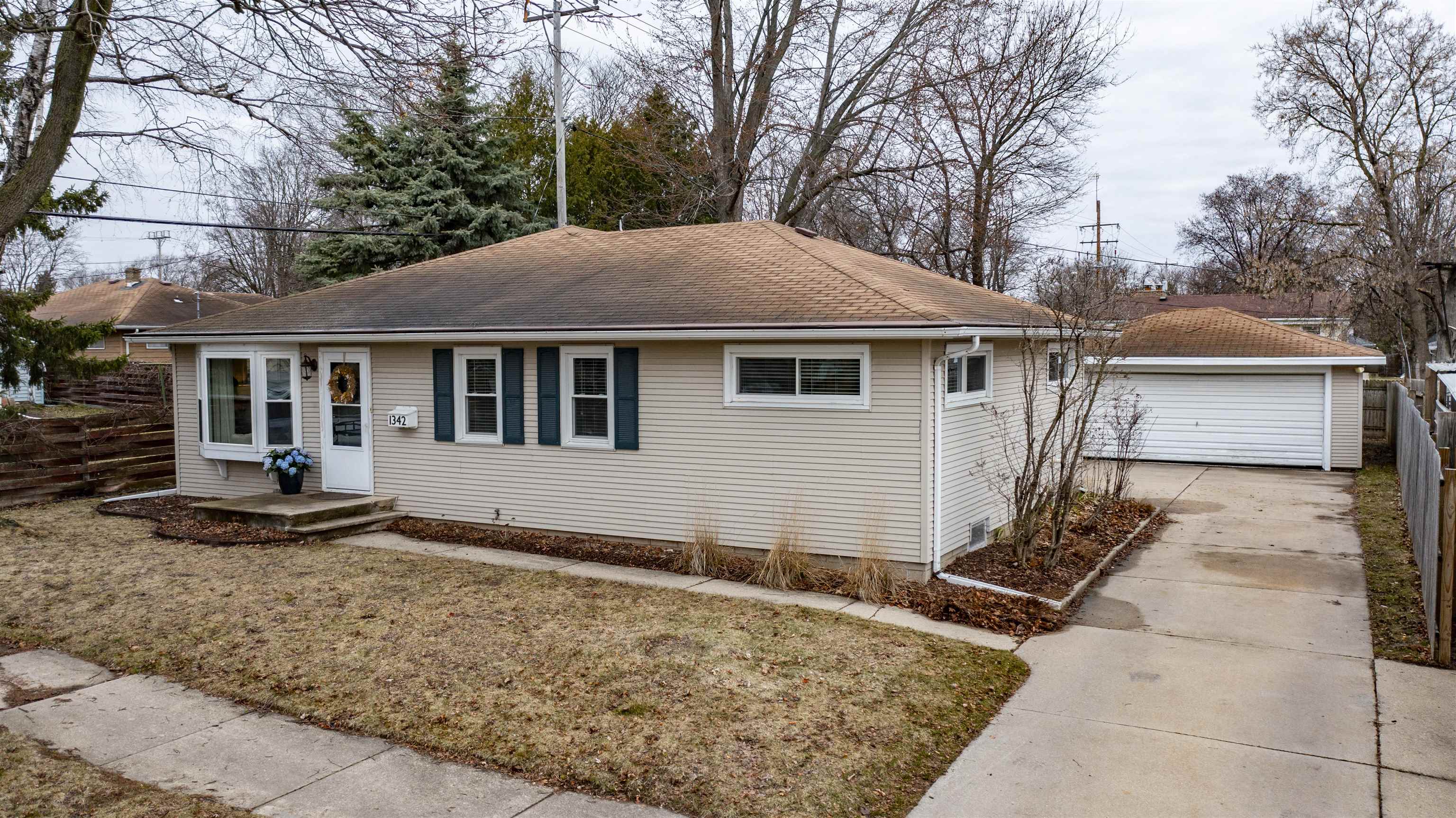 1342 E FRANCES Street