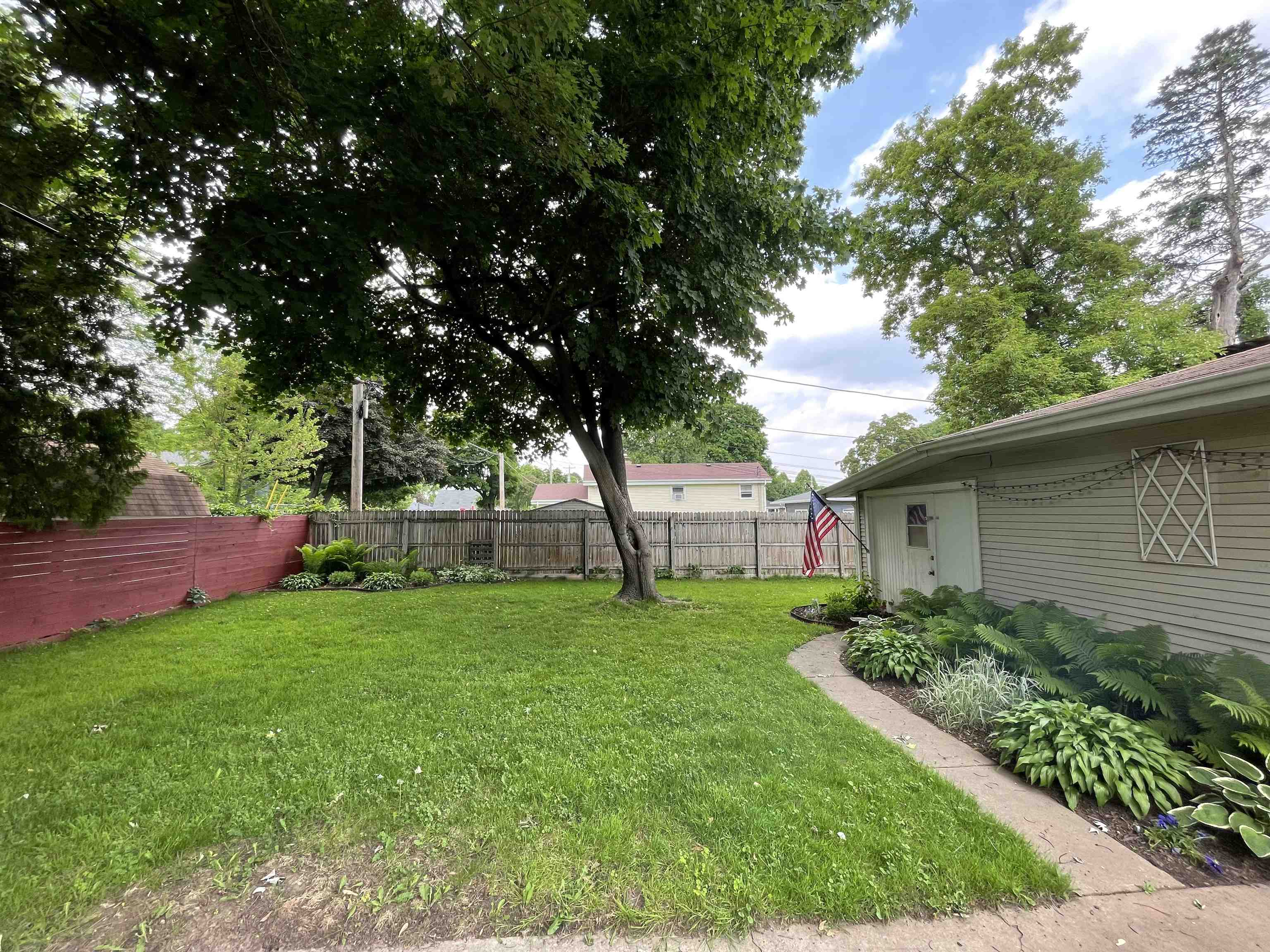 1342 E FRANCES Street