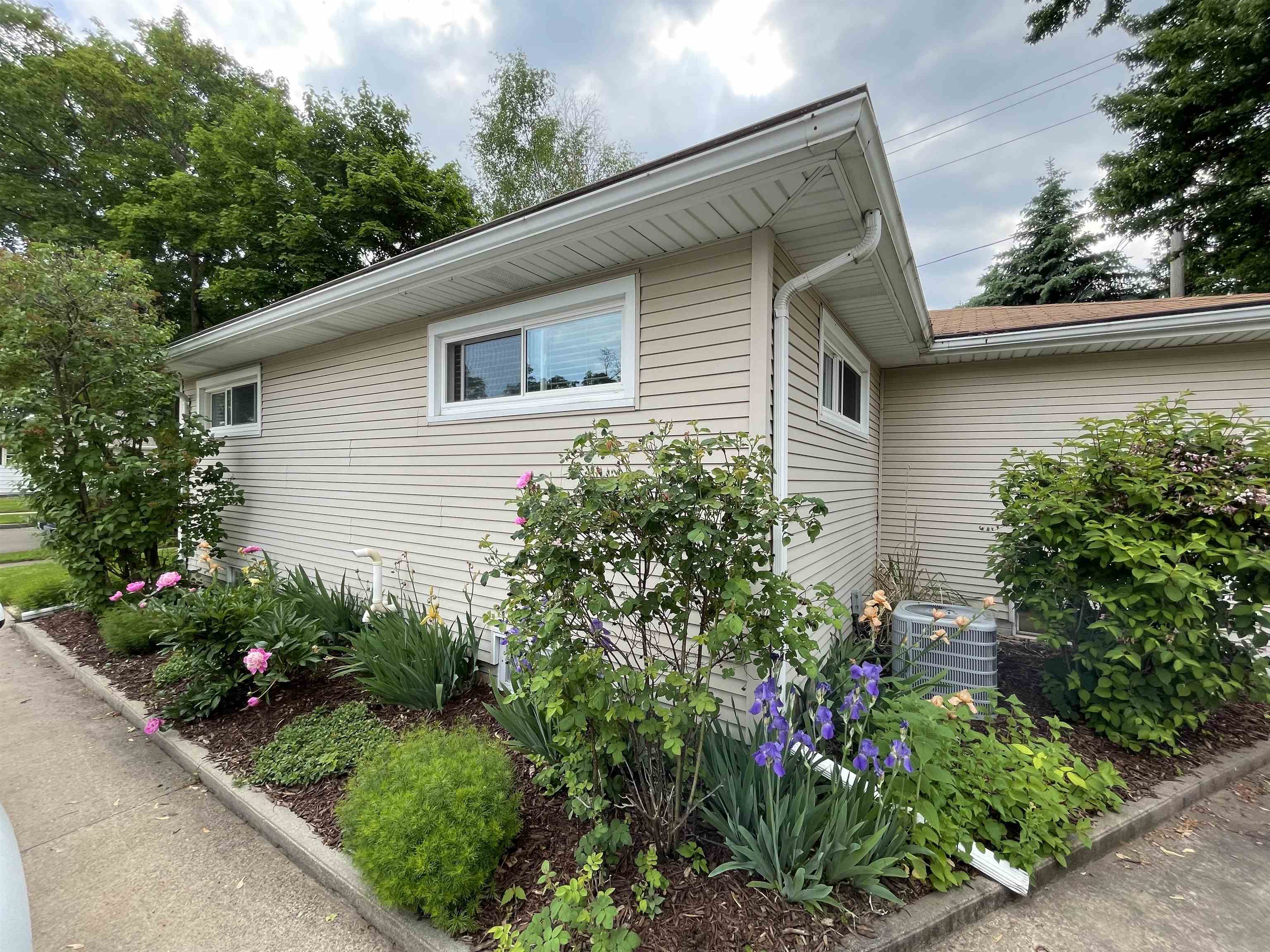 1342 E FRANCES Street