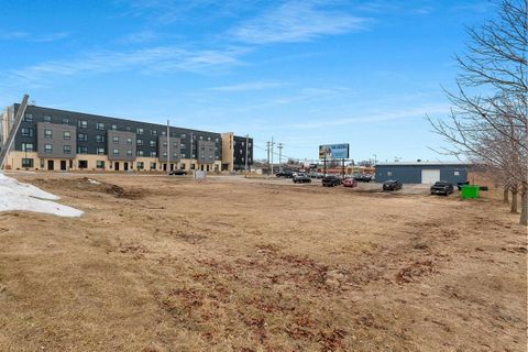 Photo of 2500 UNIVERSITY Avenue, GREEN BAY, WI 54302 (MLS # 50321618)