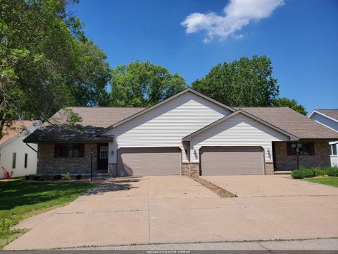 Photo of 2117 CLOUDVIEW Court, APPLETON, WI 54914 (MLS # 50318916)