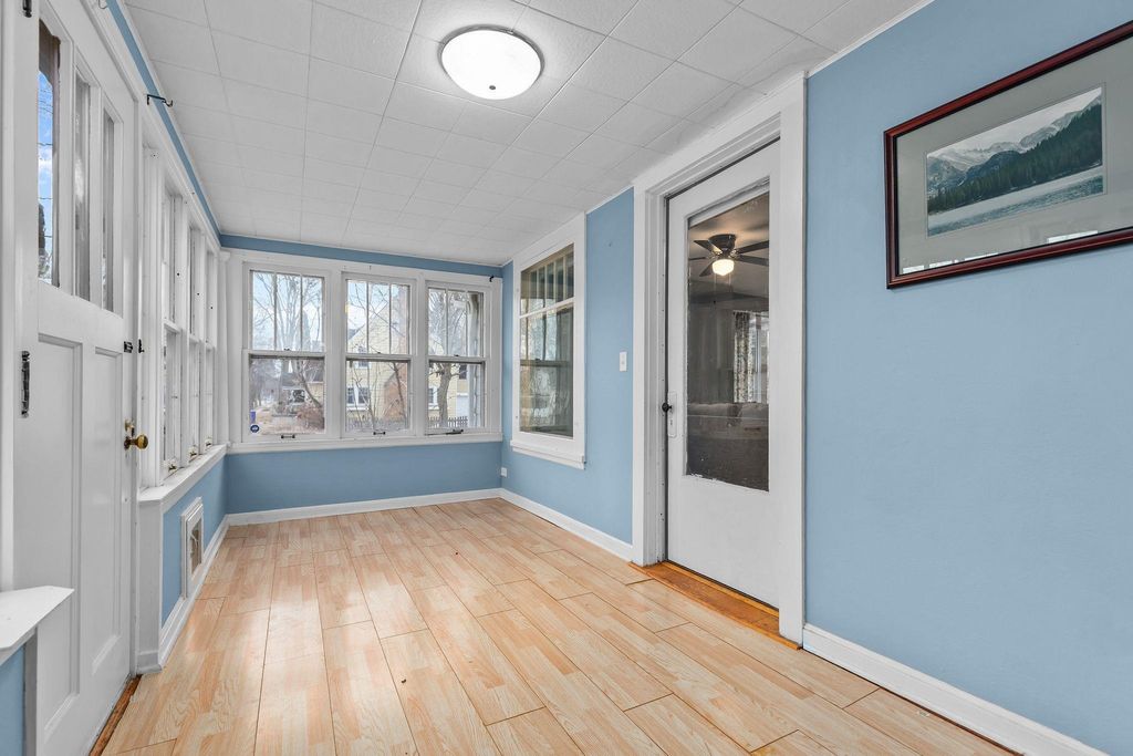 Photo of 303 N OUTAGAMIE Street, APPLETON, WI 54914 (MLS # 50321903)