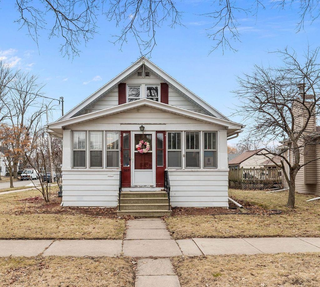 Photo of 303 N OUTAGAMIE Street, APPLETON, WI 54914 (MLS # 50321903)