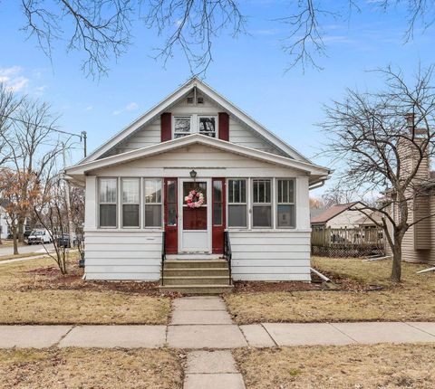 Photo of 303 N OUTAGAMIE Street, APPLETON, WI 54914 (MLS # 50321903)