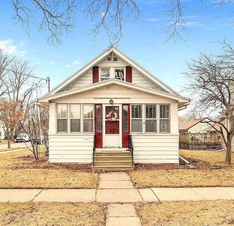 Photo of 303 N OUTAGAMIE Street, APPLETON, WI 54914 (MLS # 50321903)