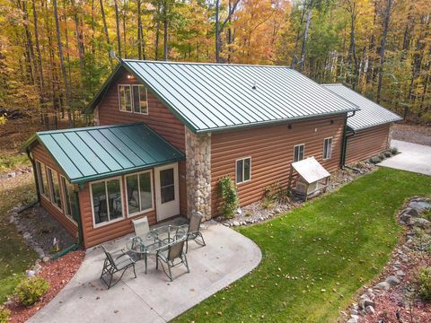 Photo of 7119 FREEDOM Trail, WABENO, WI 54566 (MLS # 50316288)