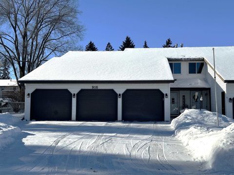 Photo of 916 SQUARE Terrace, GREEN BAY, WI 54313 (MLS # 50320187)
