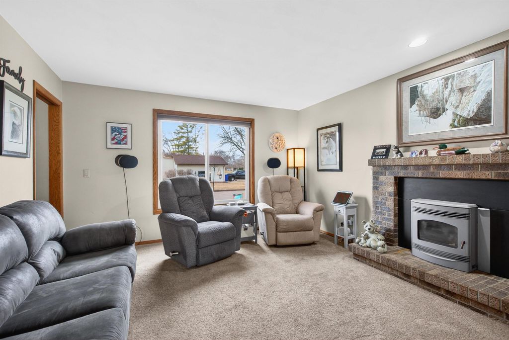 Photo of 3230 S WHIP POOR WILL Lane, APPLETON, WI 54915 (MLS # 50322277)
