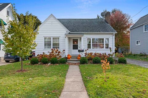 Photo of 135 W 21ST Avenue, OSHKOSH, WI 54902 (MLS # 50317251)