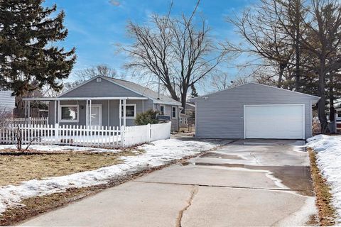 Photo of 1960 OAKDALE Avenue, GREEN BAY, WI 54302 (MLS # 50321243)