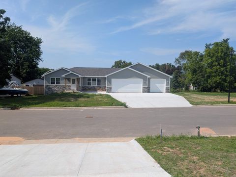 Photo of 1931 SOUTHLAND Lane, NEW LONDON, WI 54961 (MLS # 50313572)