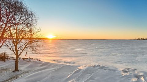 Photo of 2959 SUNSET POINT Lane, OSHKOSH, WI 54904 (MLS # 50321625)