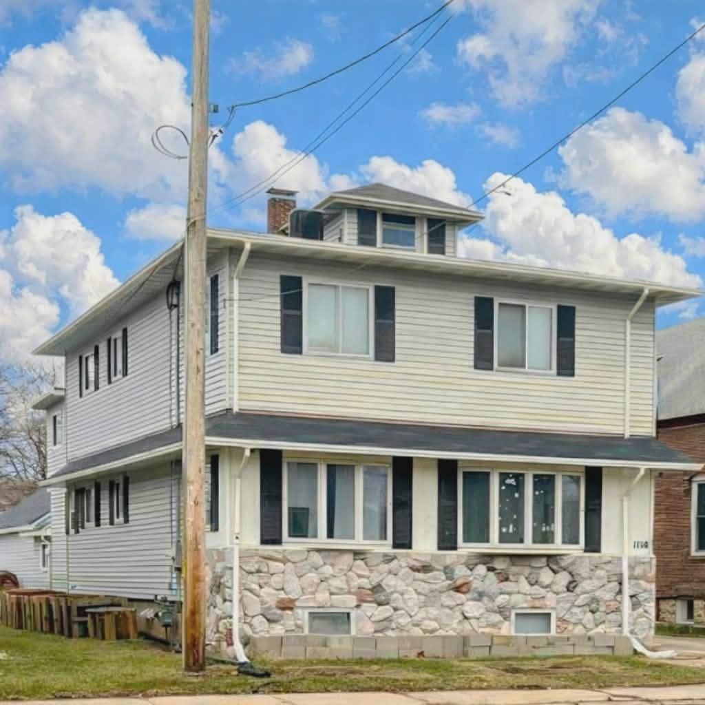 Photo 1 of 41 — 1110 SHAWANO Avenue, GREEN BAY, WI 54303
