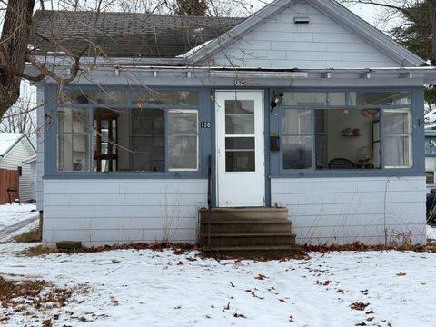Photo of 126 8TH Street, CLINTONVILLE, WI 54929 (MLS # 50319723)