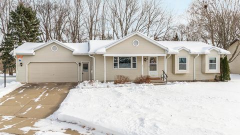 Photo of 1112 ORIOLE Drive, KAUKAUNA, WI 54130 (MLS # 50320127)