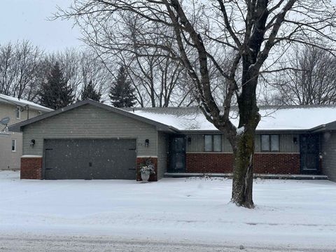 Photo of 514 E ELM Drive, LITTLE CHUTE, WI 54140 (MLS # 50320069)