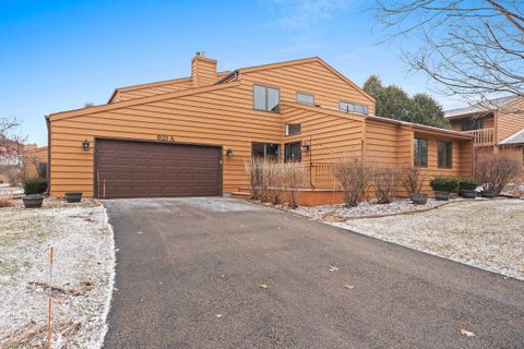 Photo of 921 E WINDFIELD Place #A, APPLETON, WI 54911 (MLS # 50322374)