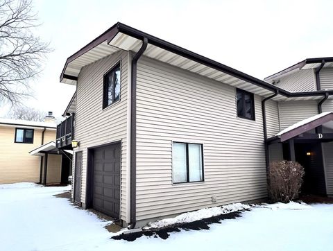 Photo of 450 N CAMPBELL Road #D3, OSHKOSH, WI 54902 (MLS # 50320831)