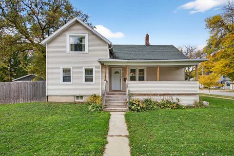 Photo of 654 DEPERE Street, MENASHA, WI 54952 (MLS # 50317275)