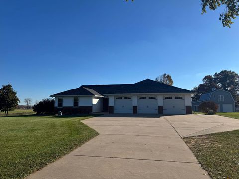 Photo of E7555 OSTRANDER Road, NEW LONDON, WI 54961 (MLS # 50318573)
