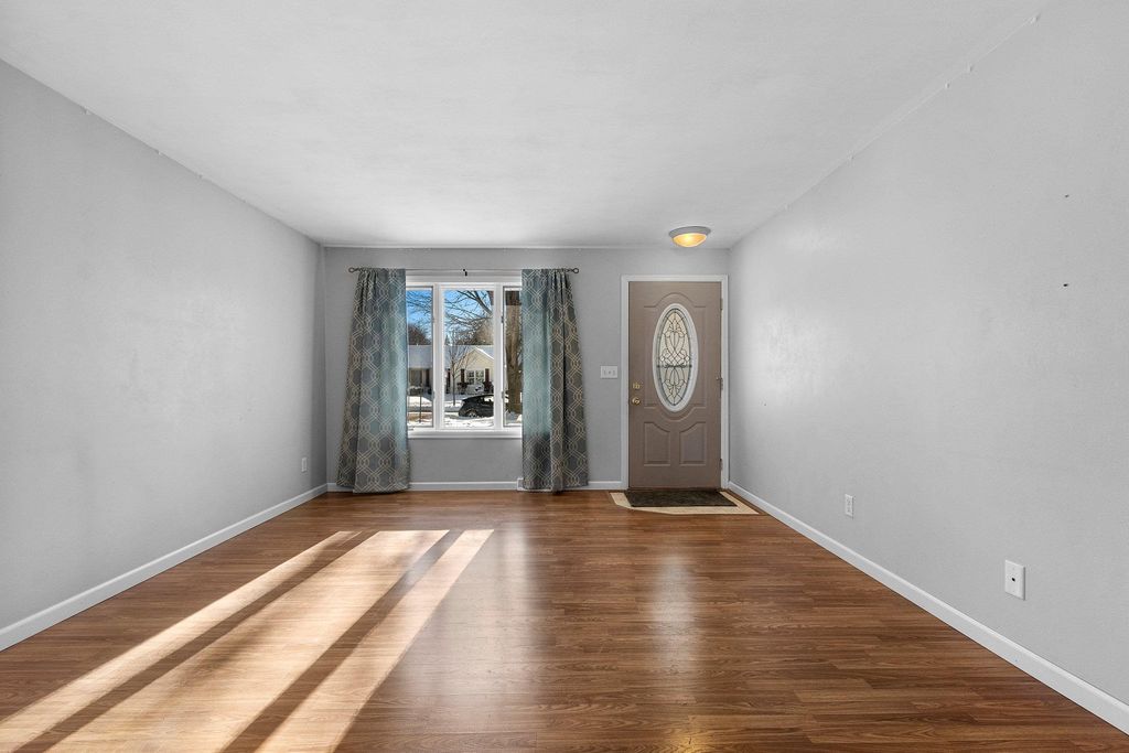 Photo of 1424 W WEILAND Lane, APPLETON, WI 54914 (MLS # 50318902)