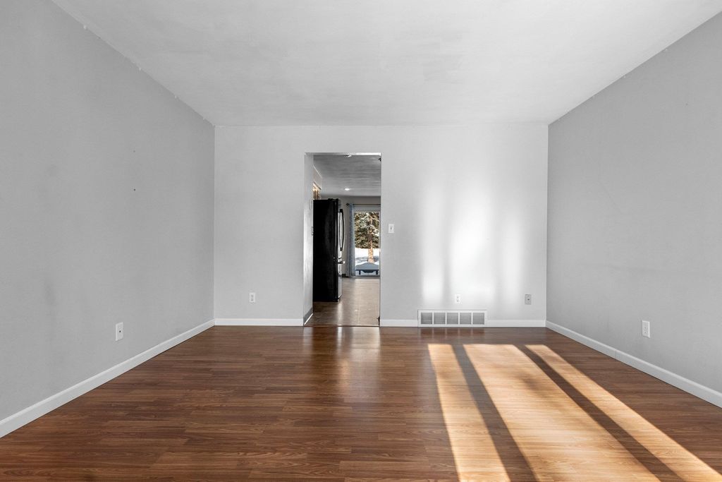 Photo of 1424 W WEILAND Lane, APPLETON, WI 54914 (MLS # 50318902)