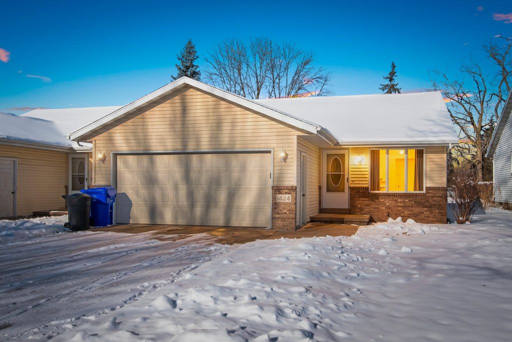 Photo of 1424 W WEILAND Lane, APPLETON, WI 54914 (MLS # 50318902)