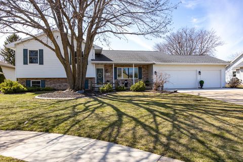 Photo of 2435 KAITLYNN Court, OSHKOSH, WI 54901 (MLS # 50323086)
