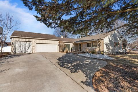 1101 PARK VILLAGE Drive NEENAH WI 54956