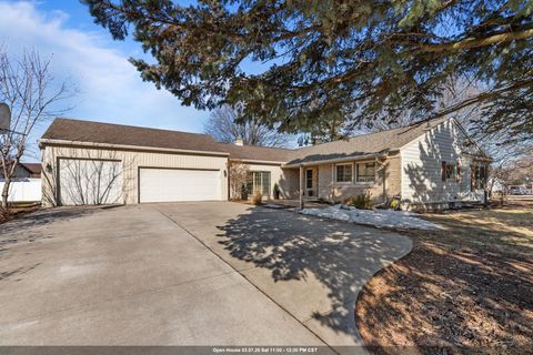 Photo of 1101 PARK VILLAGE Drive, NEENAH, WI 54956 (MLS # 50321452)