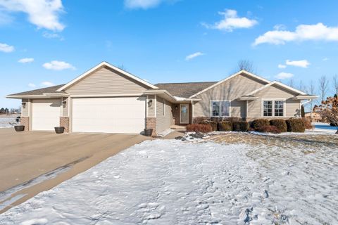Photo of 1972 SINCLAIR Drive, DE PERE, WI 54115 (MLS # 50320473)