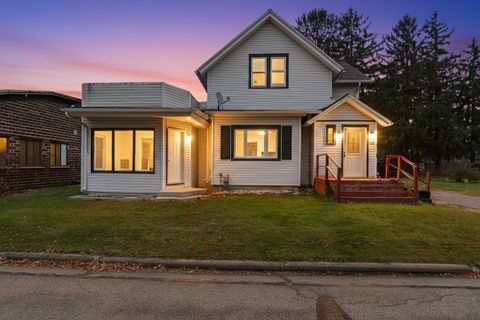 Photo of 111 ELM Street, WHITELAW, WI 54247 (MLS # 50318425)