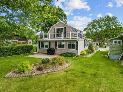 Photo of 2963 SUNSET POINT Lane, OSHKOSH, WI 54904 (MLS # 50310267)