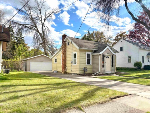 Photo of 829 W GRANT Street, APPLETON, WI 54914 (MLS # 50327142)