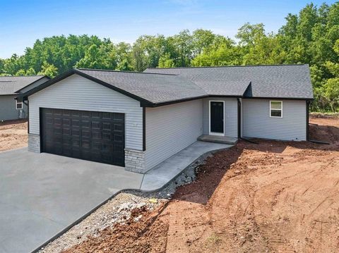 Photo of 1910 SOUTHLAND Lane, NEW LONDON, WI 54961 (MLS # 50321001)