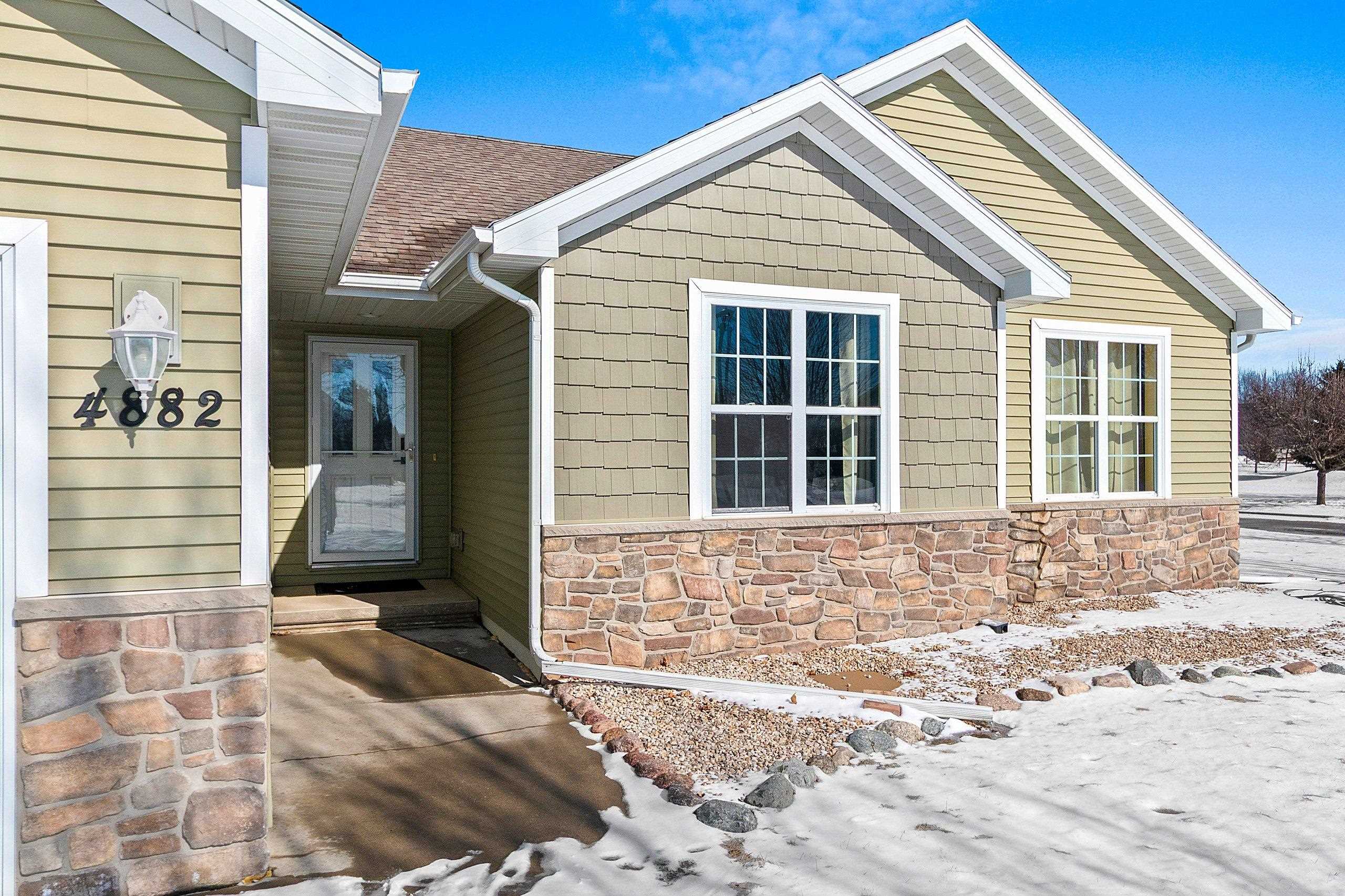 4882 ISABELLA Circle