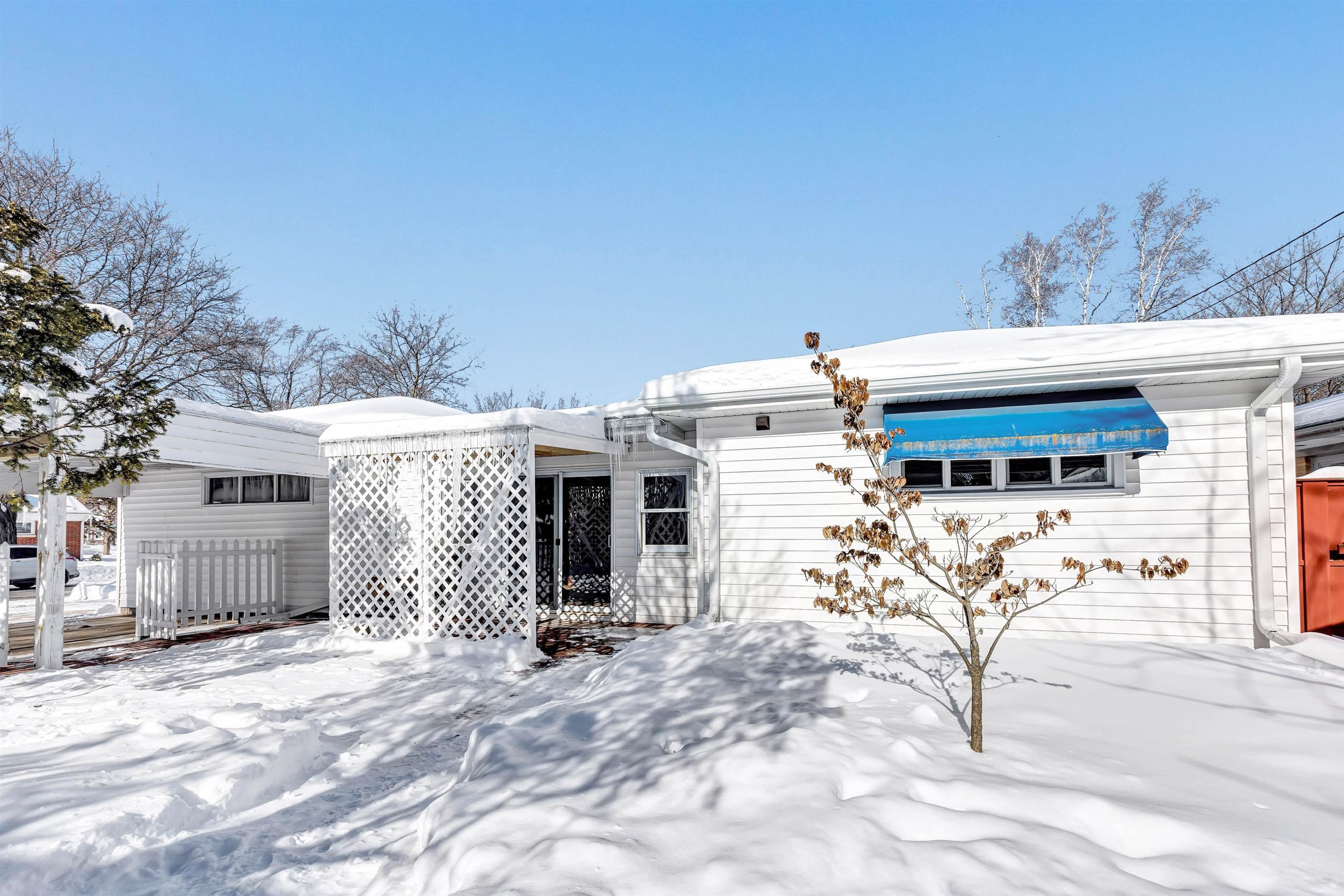 De Pere, Wisconsin 54115, United States, 3 Bedrooms Bedrooms, ,3 BathroomsBathrooms,Residential,Pending,2663