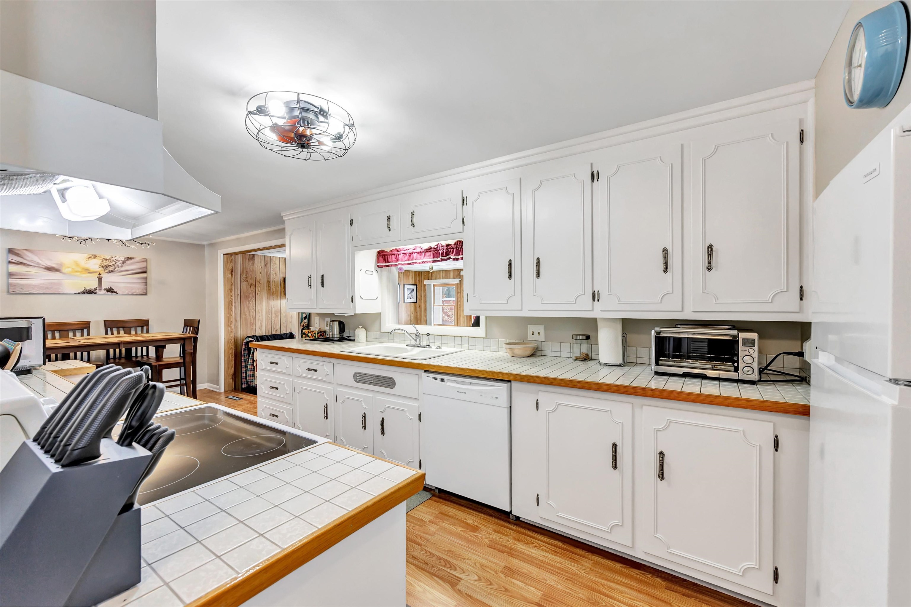 De Pere, Wisconsin 54115, United States, 3 Bedrooms Bedrooms, ,3 BathroomsBathrooms,Residential,Pending,2663