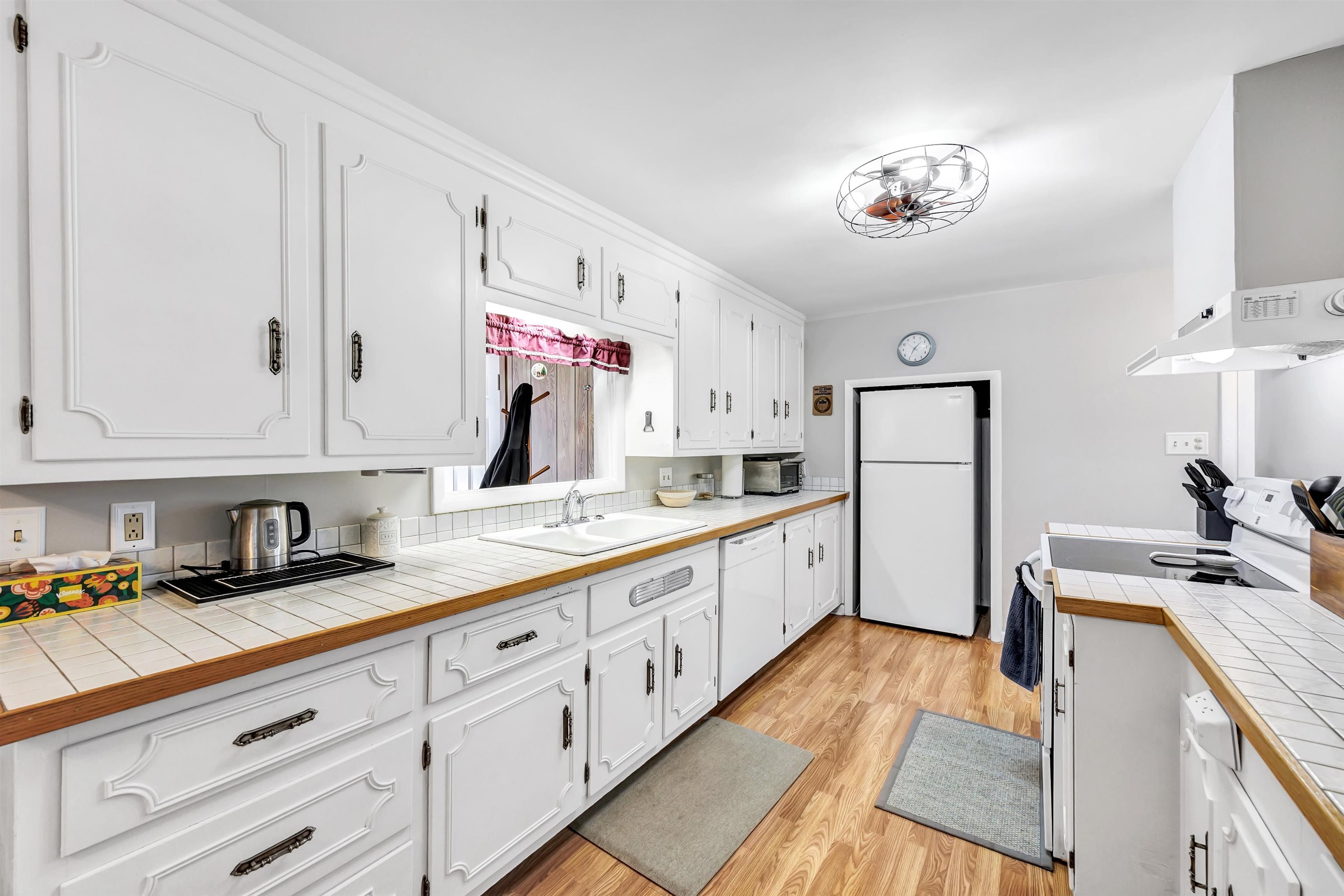 De Pere, Wisconsin 54115, United States, 3 Bedrooms Bedrooms, ,3 BathroomsBathrooms,Residential,Pending,2663