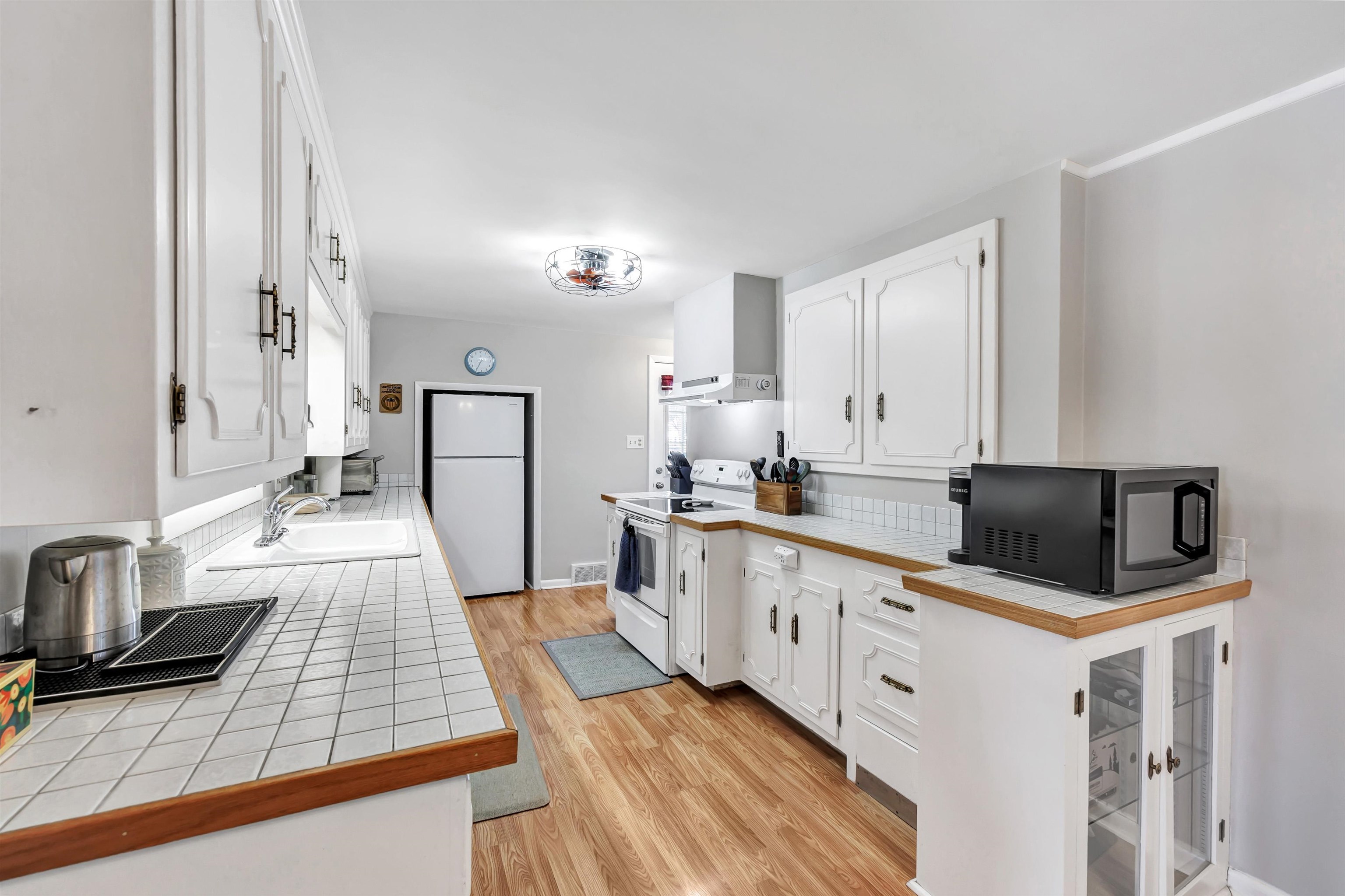 De Pere, Wisconsin 54115, United States, 3 Bedrooms Bedrooms, ,3 BathroomsBathrooms,Residential,Pending,2663