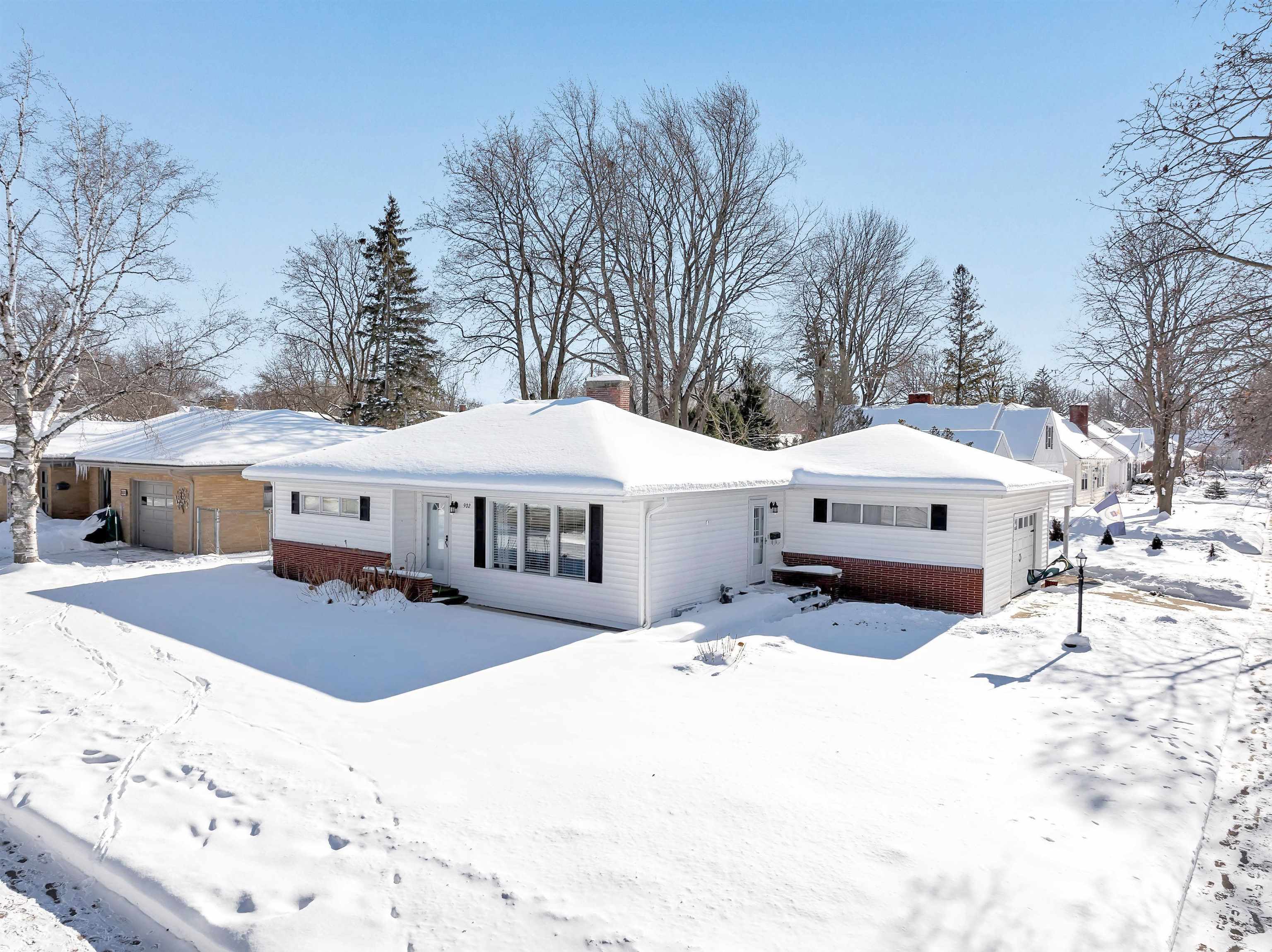 De Pere, Wisconsin 54115, United States, 3 Bedrooms Bedrooms, ,3 BathroomsBathrooms,Residential,Pending,2663