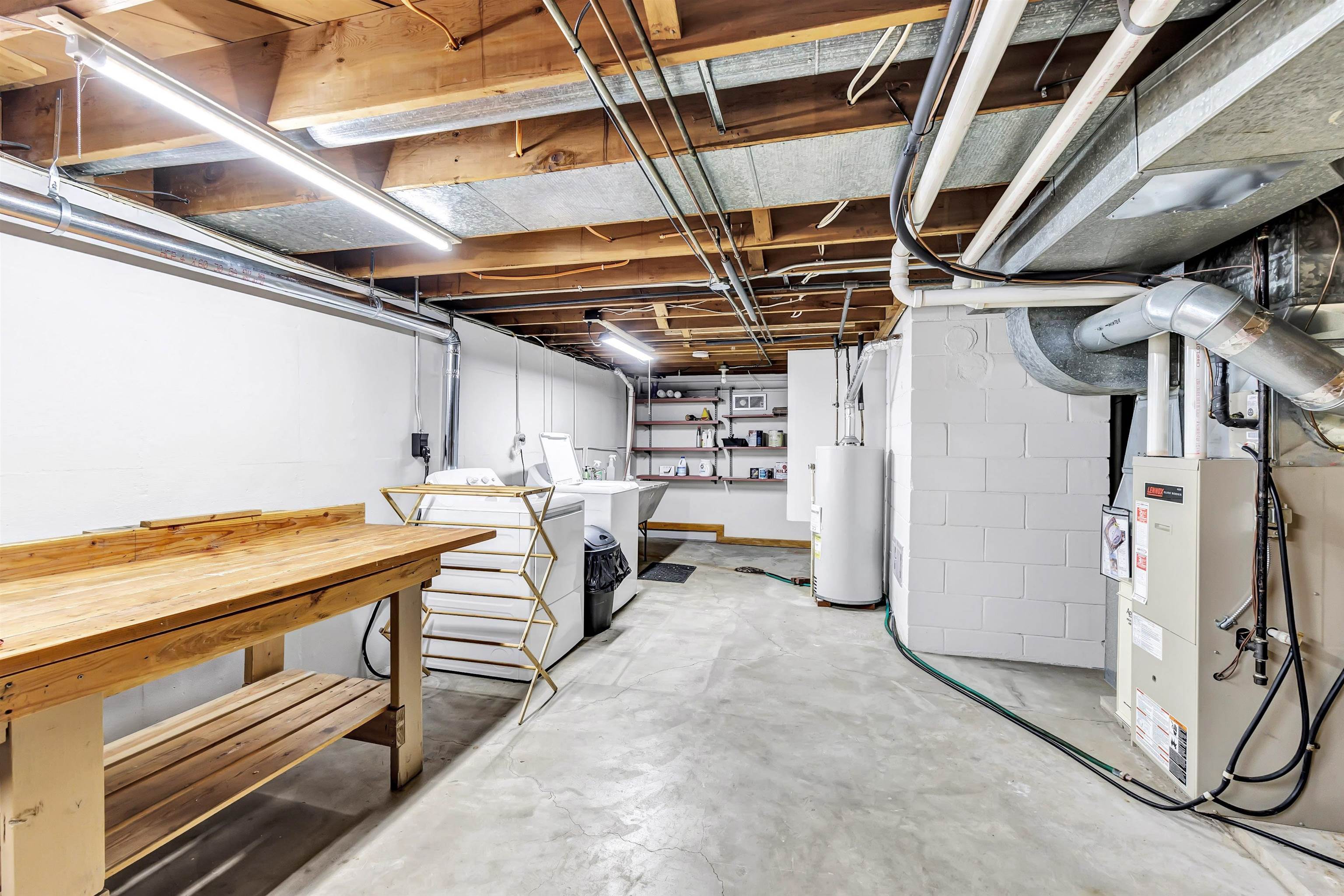 De Pere, Wisconsin 54115, United States, 3 Bedrooms Bedrooms, ,3 BathroomsBathrooms,Residential,Pending,2663