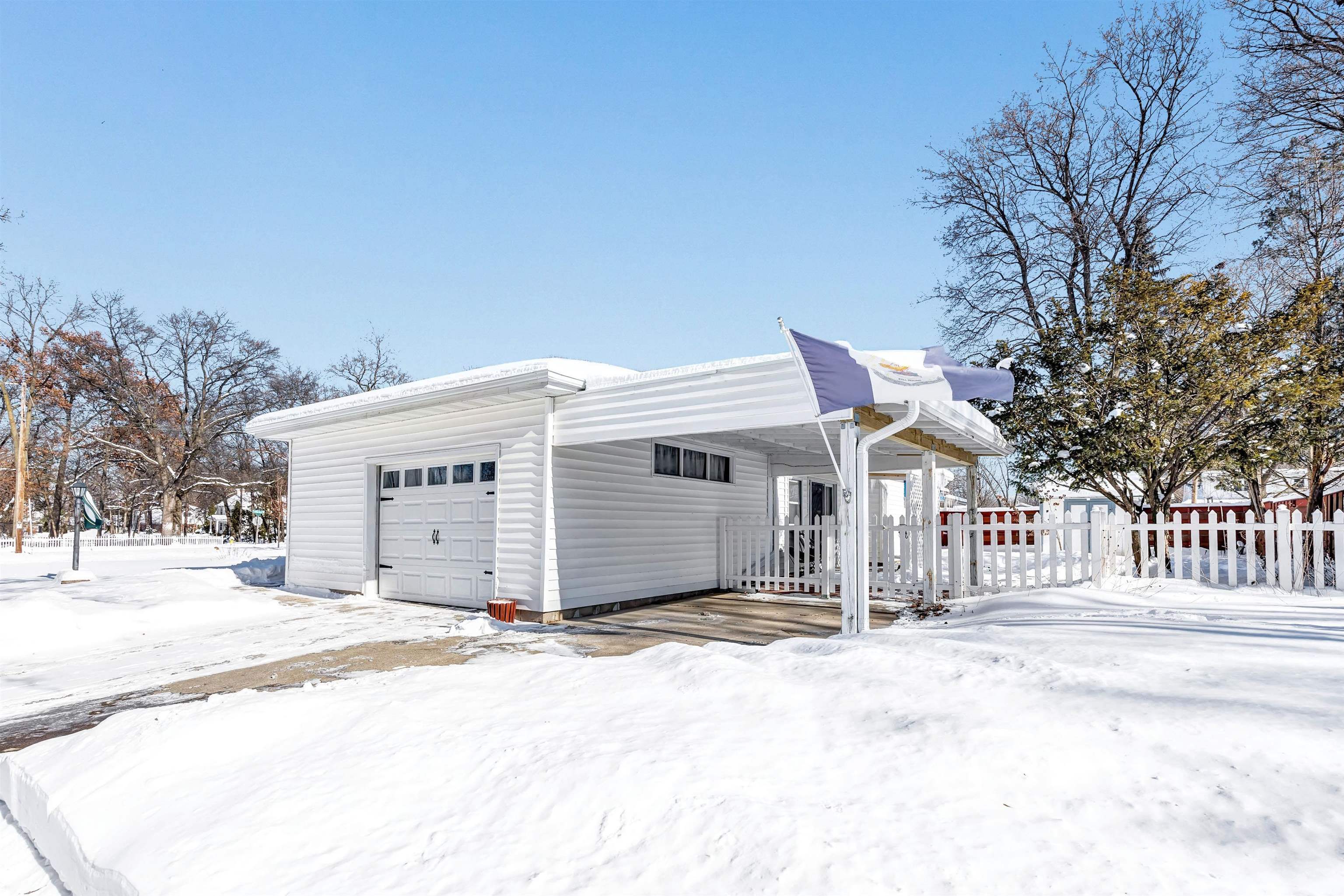 De Pere, Wisconsin 54115, United States, 3 Bedrooms Bedrooms, ,3 BathroomsBathrooms,Residential,Pending,2663