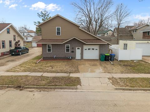 Photo of 206 E SPRING Street, NEW LONDON, WI 54961 (MLS # 50323195)