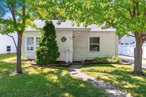 Photo of 1531 W MURDOCK Avenue, OSHKOSH, WI 54901 (MLS # 50330173)